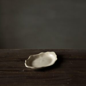 Cocoro Small Rim plate / Cutlery rest (White)